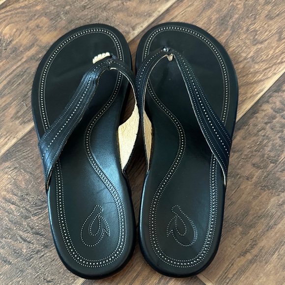 Olukai Wana Leather Thong Sandals - Picture 3 of 4